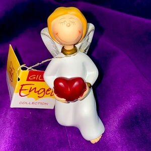 Gilde Angel figurines and ornaments. Item no: 28016. Kneeling girl holds heart.